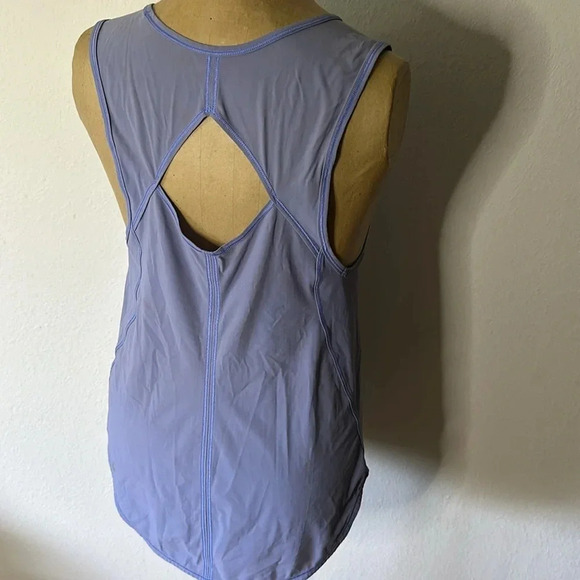 Lululemon Sculpt tank top size 4 Light blue color great pre owned condition. - Picture 7 of 8